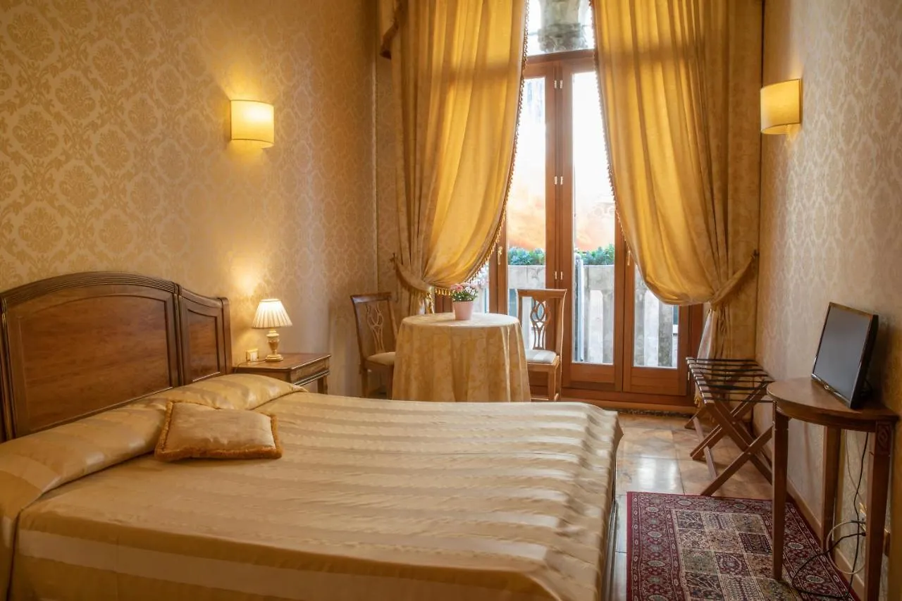 Dimora Al Doge Beato Vista Canale Venise Couette-café
